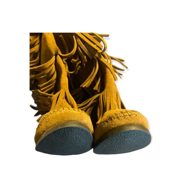Minnetonka Fringe Boots - Picture 4 of 6